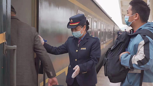 【爱在城市】一条线“绣”出暖心服务