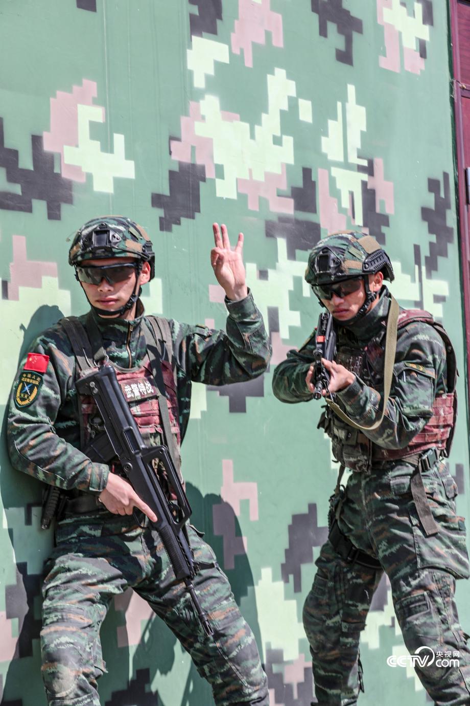 锻造反恐利刃:武警新疆总队克拉玛依支队某特战中队反劫持演练掠影