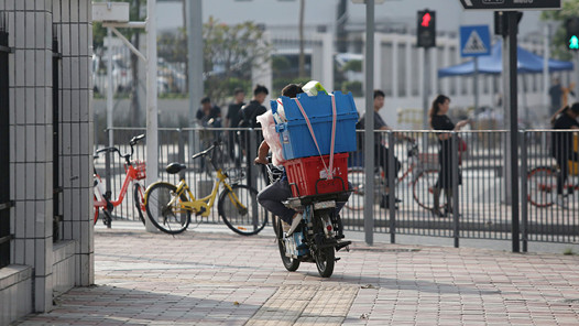 【爱在城市】“快递小白”十年成长路