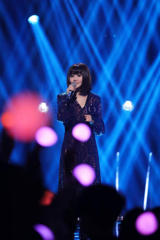 金海心登谁是宝藏歌手舞台把华语经典歌曲唱给年轻观众