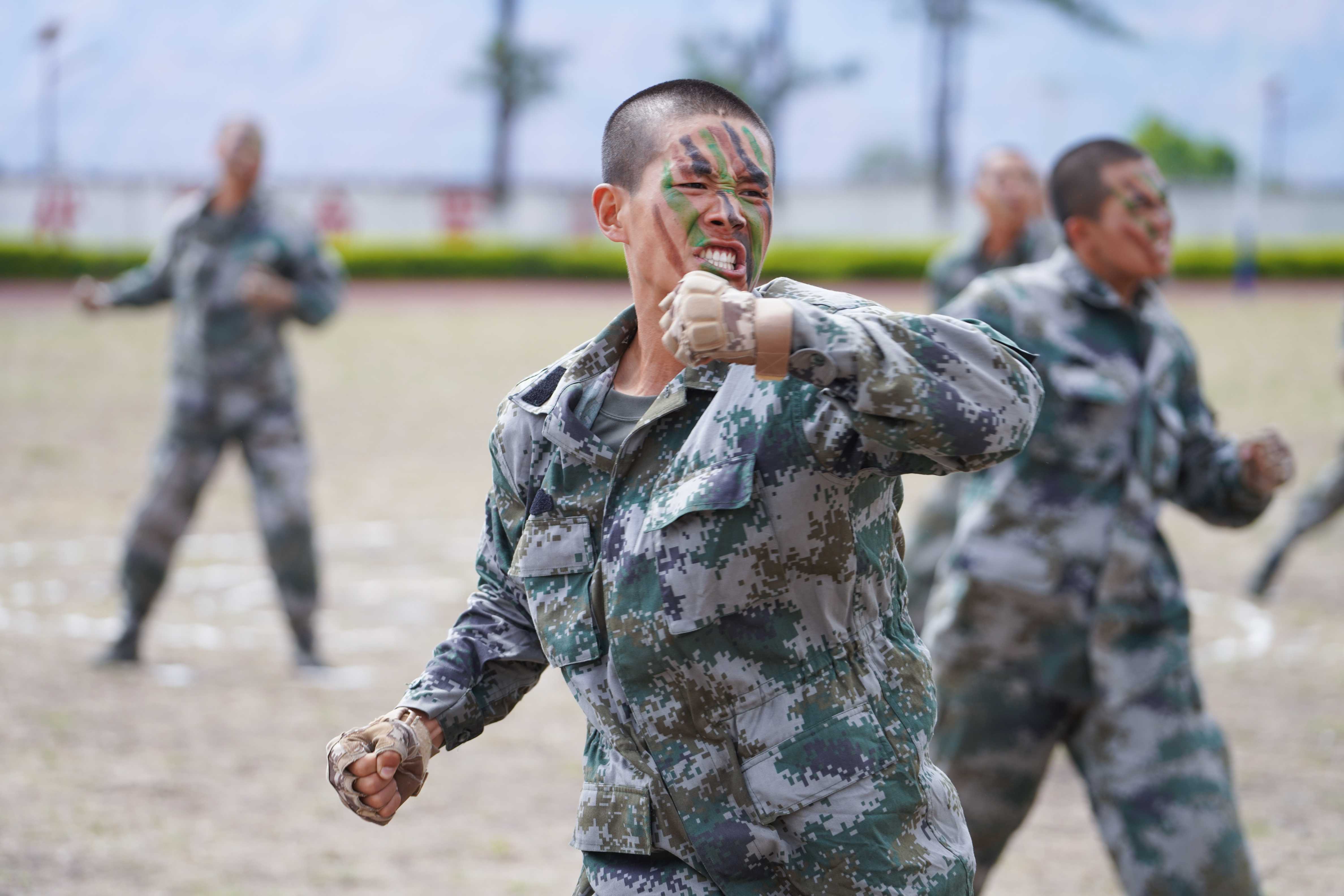 谁英雄谁好汉比武场上比比看