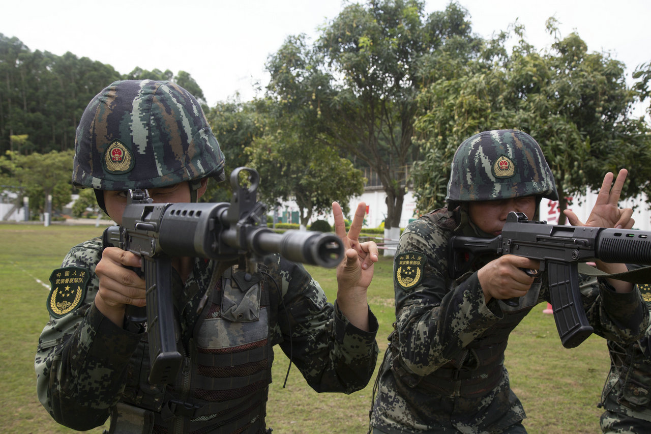 广西北海武警官兵练兵场上氛围高温火热