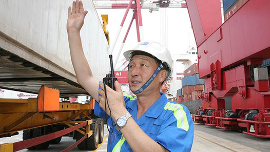 劳模风采·2005年全国劳模 | 许振超：新时代港口工人“不服输”