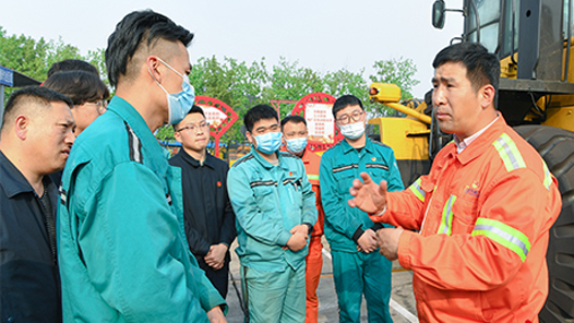 �ý�����ҵ����֮������Ȫ��