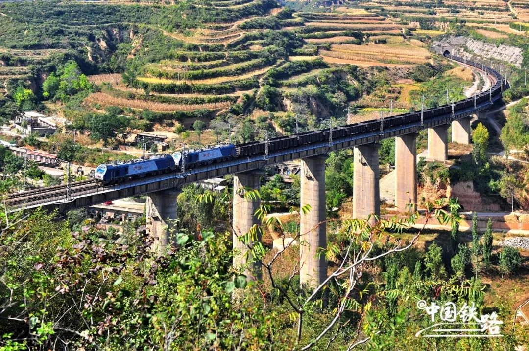 对中国经济发展产生重大影响亿吨级大能力货运通道浩吉铁路,唐呼铁路