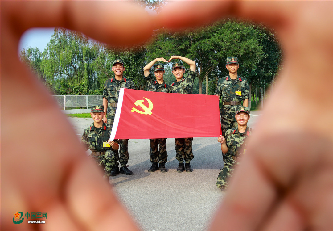建党100周年我与党旗合个影我为祖国送祝福