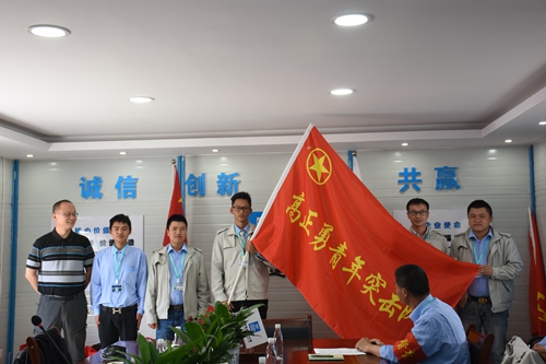 ������Ʈ����һ�ߡ���ɫѩԭ�ϵġ���ɫ��ͻ����