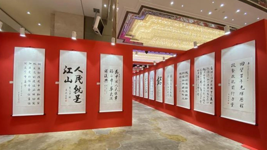 ���������黭��Ʒչ�ھ���Ļ ��չ���߶�Ϊ�Ͻ���