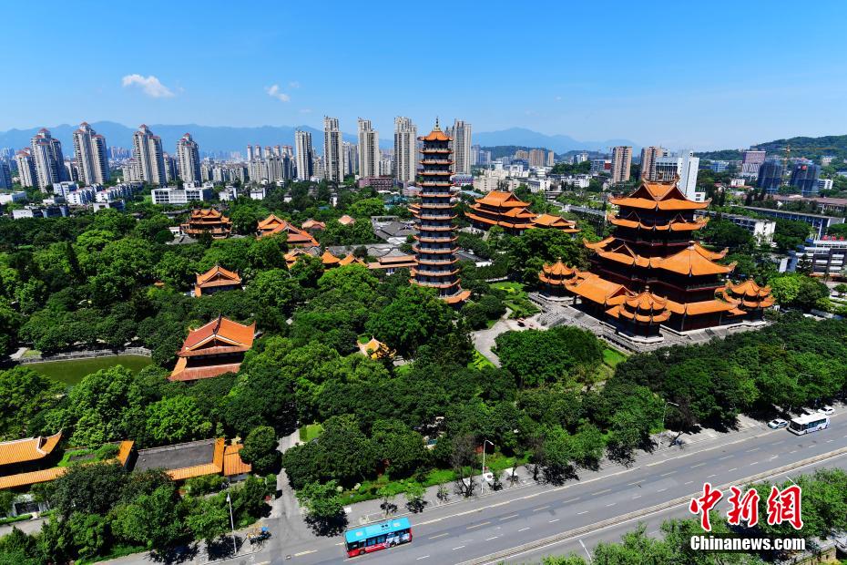 图为位于福州市区的千年古刹——西禅寺.