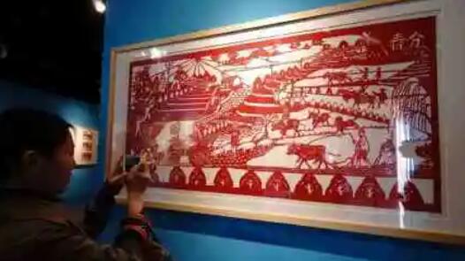 ��ɫ�����ֽչ���๧���������