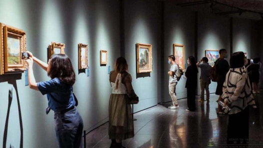 ����ŵ���׵Ĺ�Ӱ�����漣չ�ھ���Ļ