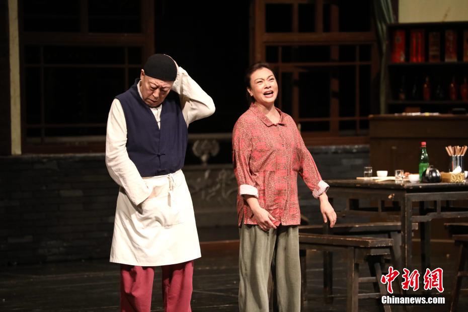 倪大红史可领衔主演话剧银锭桥在福州上演