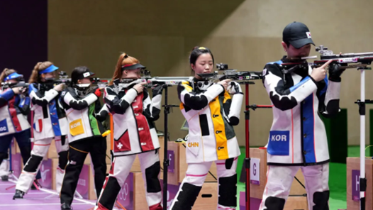 ������ۻ᡿�����׽𱳺�ġ��侲Ů����