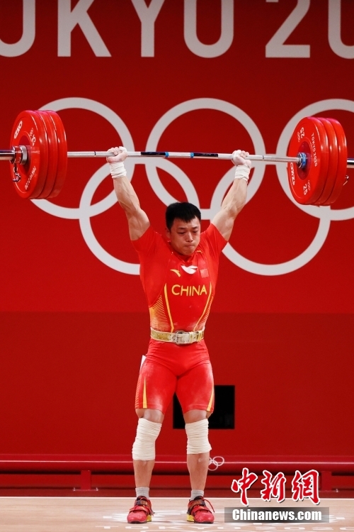 中国选手谌利军以抓举145公斤,挺举187公斤,总成绩332公斤夺冠,打破