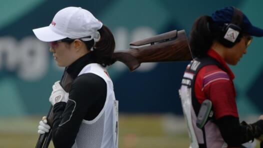 ������ۻ᡿Ů��˫��ɵ��ʸ��� κ���ܳɼ�������һ�������