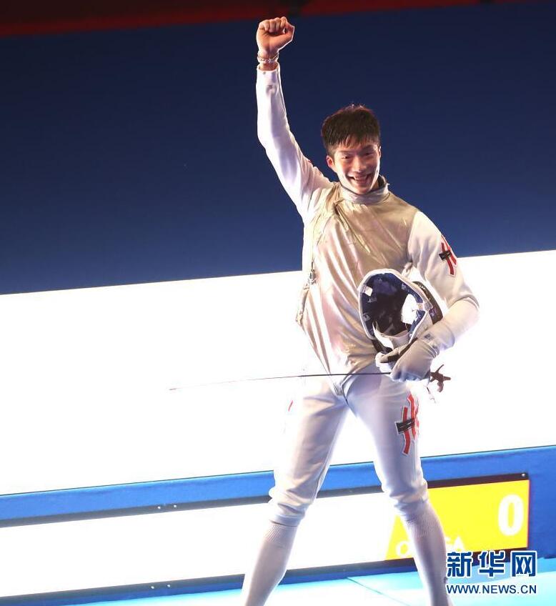 击剑项目男子个人花剑中国香港选手张家朗夺得冠军