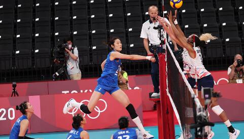 ������ۻ᡿����Ů�Ŵ�ս���й���0:3����С����������حֱ���������ˣ��ֳ�����ͼ��