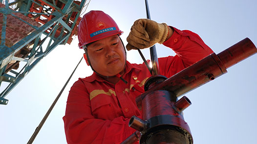 �����¾�װ����װ�����������̹�˼�ʻԱ����ϯ��ʦ