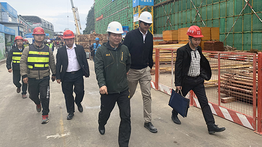 �����¾�װ����װ�����Ķ���ж�ִӹ��Ļ��㡰�ϴ�硱