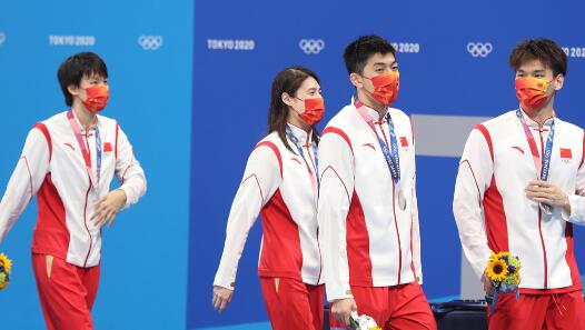 ������ۻ᡿�������������ٳ�ս����Ů4��100�׻��Ӿ�����й����ժ����|�ֳ�����ͼֱ��