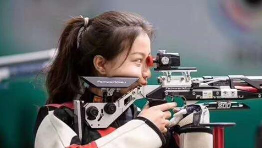 ������ۻ᡿Ů��50�ײ�ǹ�����ʸ��� �й�ѡ��ʷ�������¶���δ��������