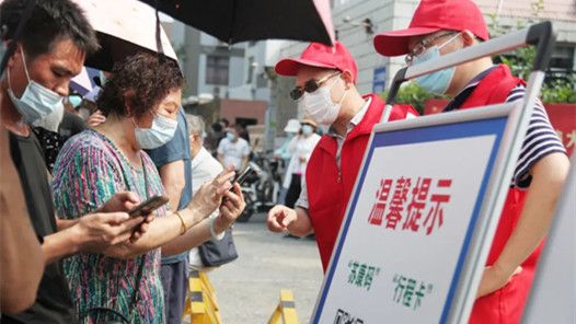 【加油！工会人】江苏扬州助力社区核酸检测 工会志愿者下沉一线