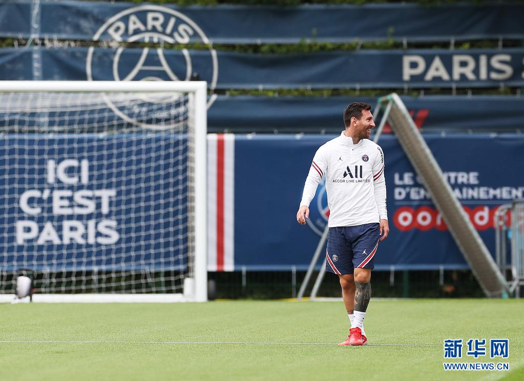 8月19日,巴黎圣日耳曼队球员梅西参加训练.