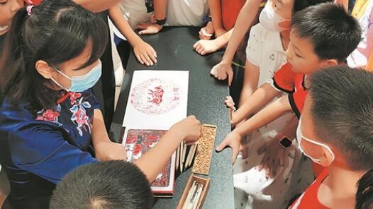 �������Ϲ��գ� һȺ�ˣ�һ���£�һ����