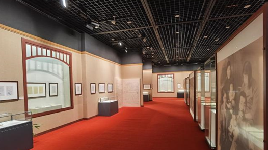 �������±ࡷ��³Ѹ����ָ��ڻ�չ��