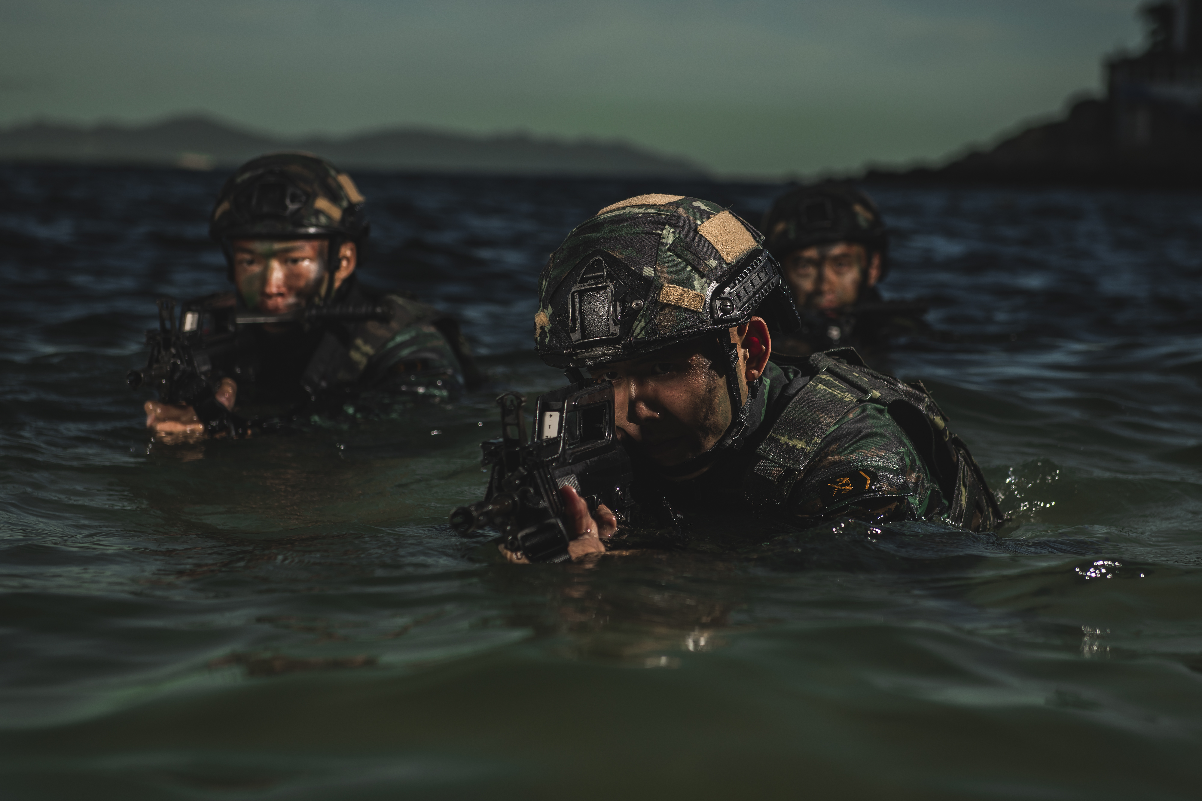 攥指成拳聚合力