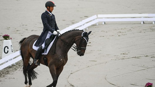 ȫ�˻�-����ʢװ�貽���˾������㶫��ѡ�ֹ˱���ùھ�