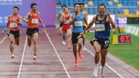 ȫ�˻᣺�Ĵ��Ӷ���ﾶ��Ŀ���4*400�׽�������