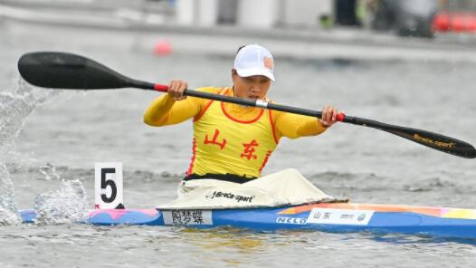 ȫ�˻�Ƥ����ˮ��ĿŮ��200�׵���Ƥͧ���� ɽ���Ӱ�������