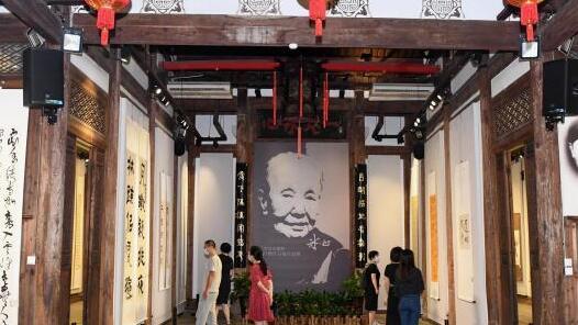 �����ٰ��黭��Ʒչ������ĵ���121����