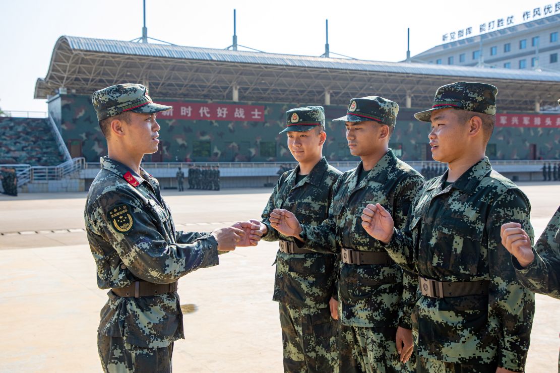 武警广西总队适应性训练助力新兵迈好军旅第一步