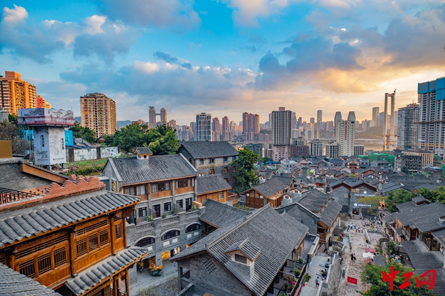 重庆再添"打卡地" 十八梯传统风貌区开街运营