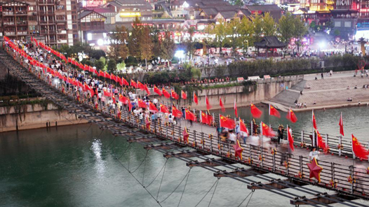 �»�ȫý+ح������ں�ɫ������