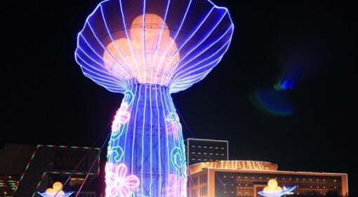 ���Ͷ���ǿ������ҹ�ĵƹ�׷����������Ӱ��