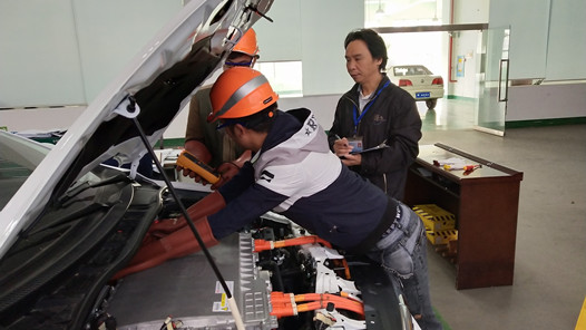 �½�ƽ��ά�����������У����汣�ݻ�����