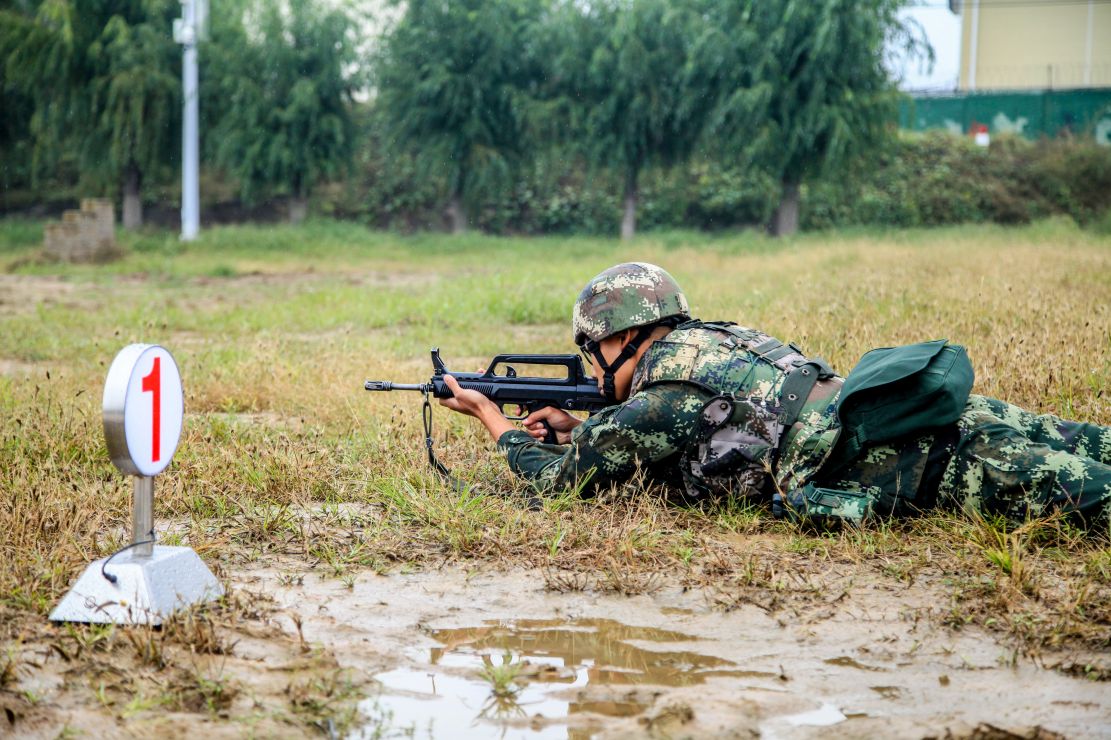 �ٱ�ſ�ڱ�����Ţ�ĵ����ϣ�ʼ�վ۽�ǰ��Ŀ�ꡣ�ܾ� ��