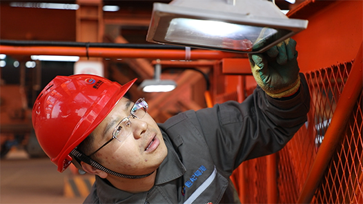 �����������ɫǿ���εġ���˿����