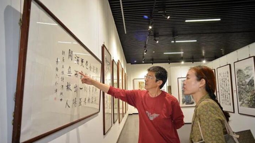 ��̨�����黭չ��Ļ