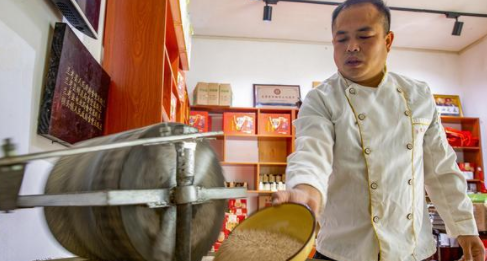 【母亲河畔的中国】奋斗在幸福路上的河南开封兰考县张庄村民