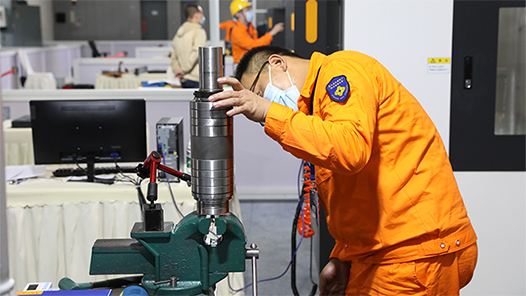 �����߽�ȫ��ְ��ְҵ���ܴ��������ػ���װ��ά�޹�����֮�䶨ʤ��