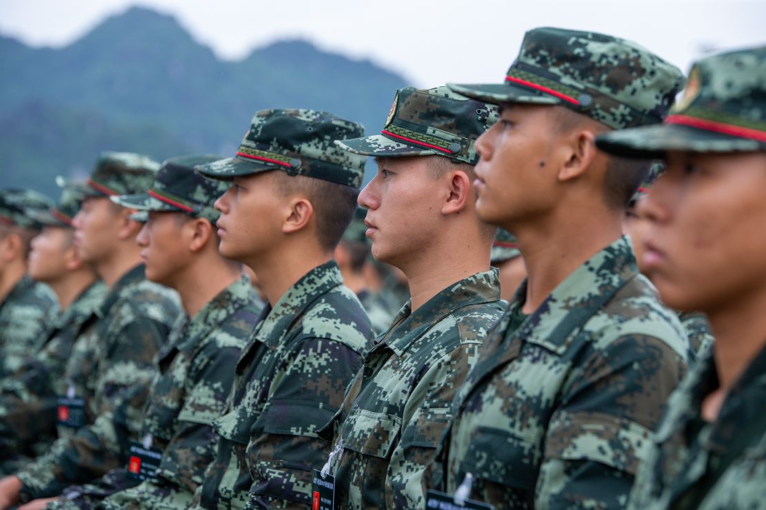 武警广西总队两千余名官兵观摩课目演示