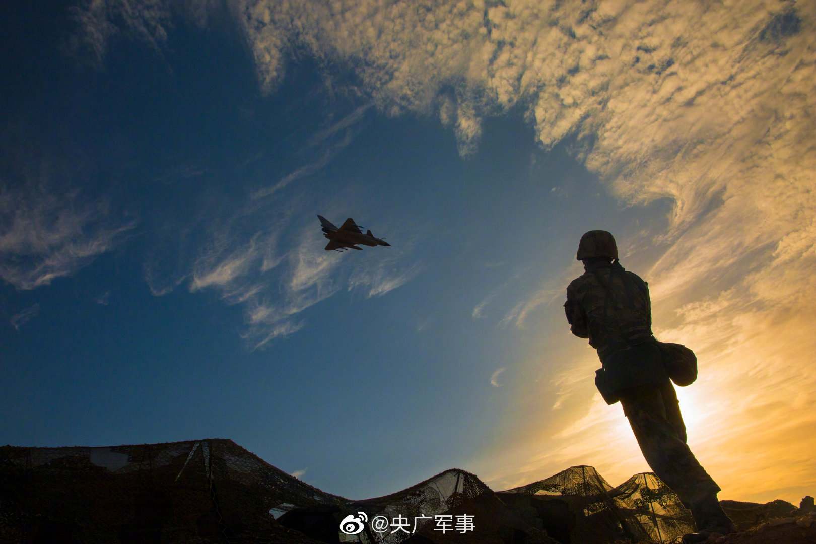 张张都是壁纸陆军某防空旅跨昼夜实弹对抗演练掠影