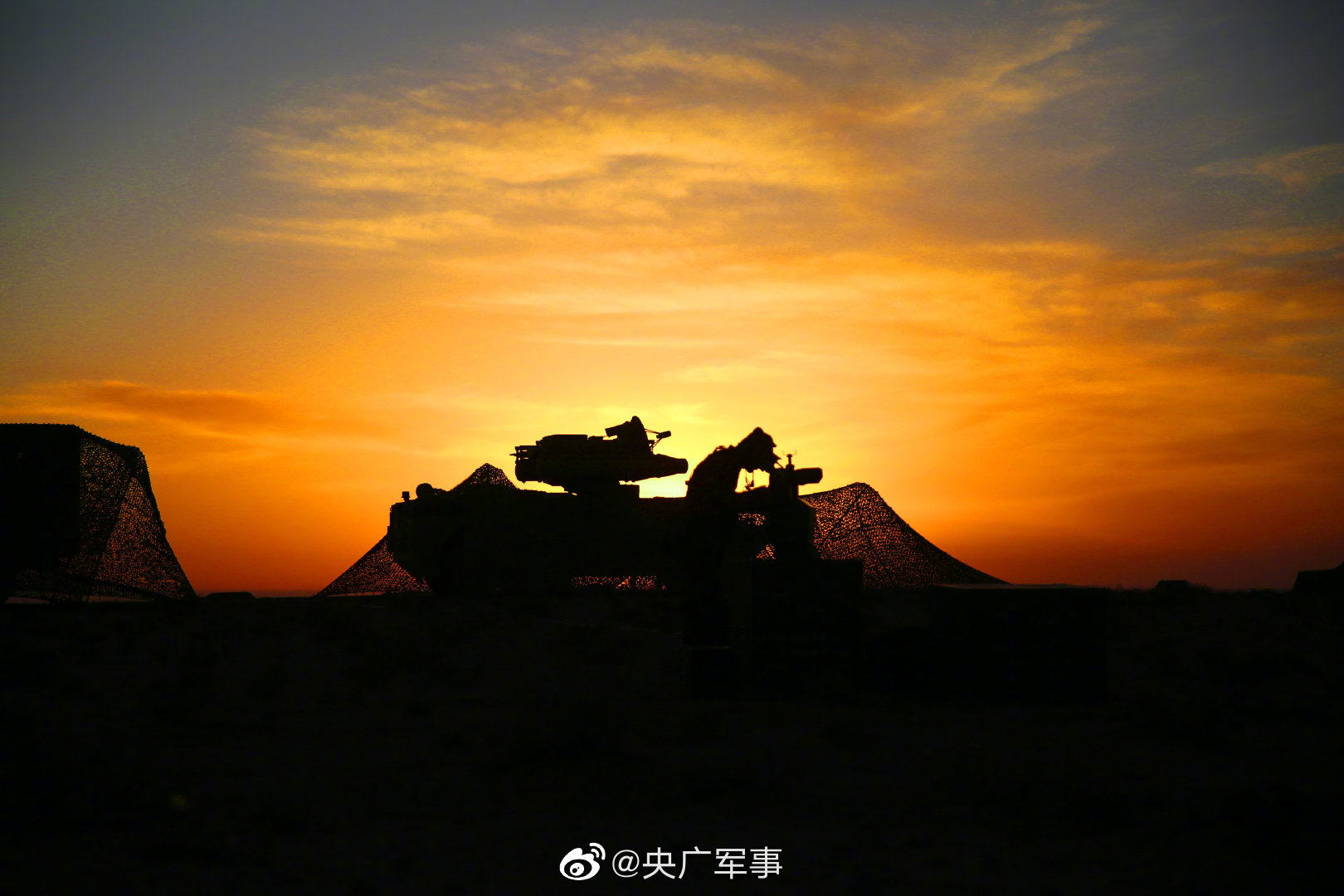张张都是壁纸陆军某防空旅跨昼夜实弹对抗演练掠影
