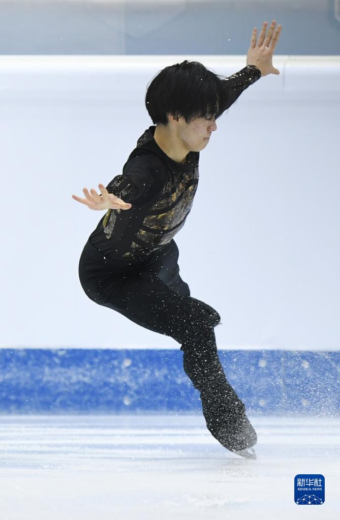 在意大利都灵举行的2021-2022赛季花样滑冰大奖赛意大利站男子单人滑
