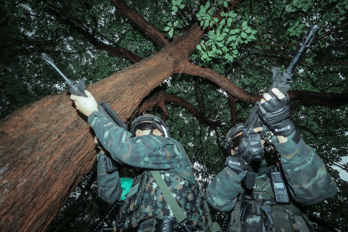 利用掩体搜索前进