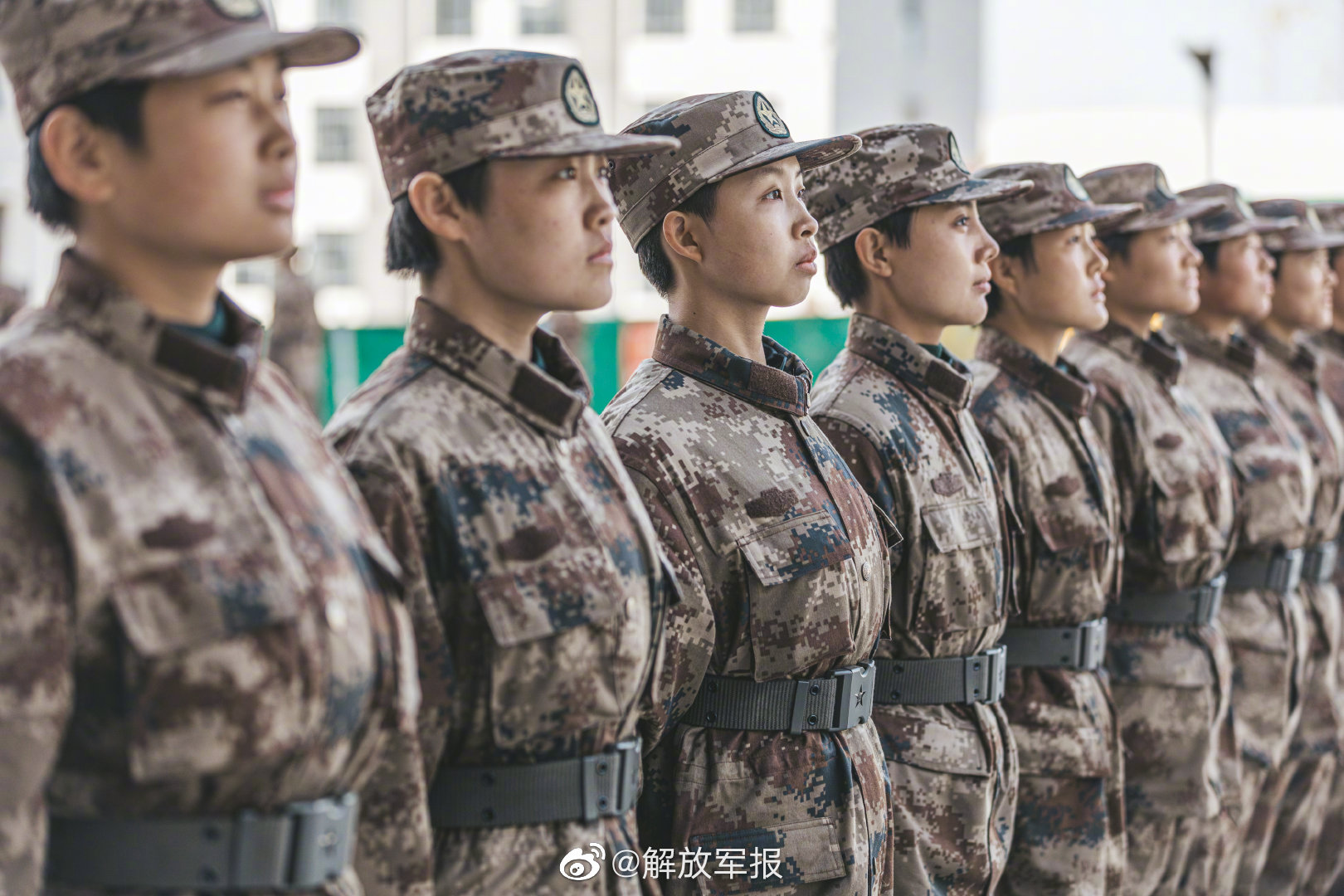 飒戳图看新兵团女兵训练